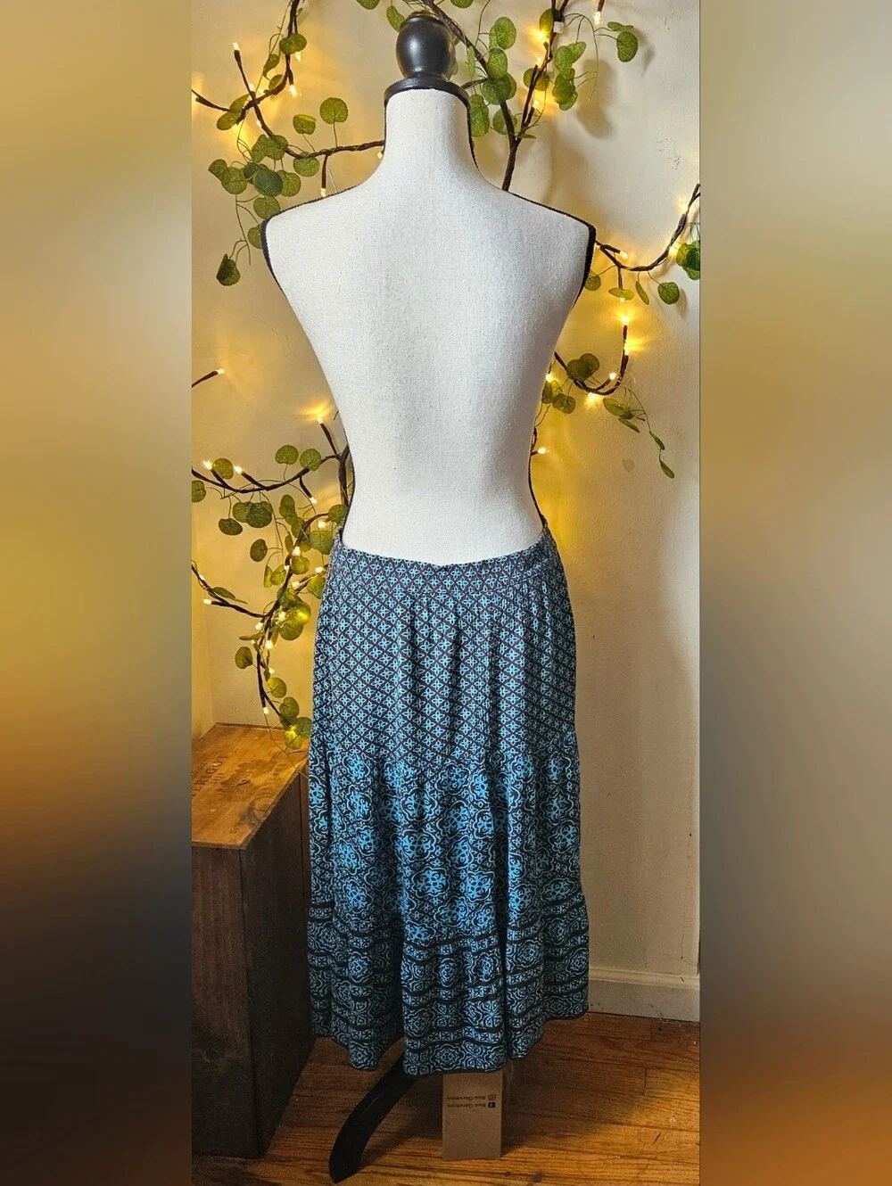 Vintage Sag Harbor petite medium tiered skirt featuring an intricate geometric a